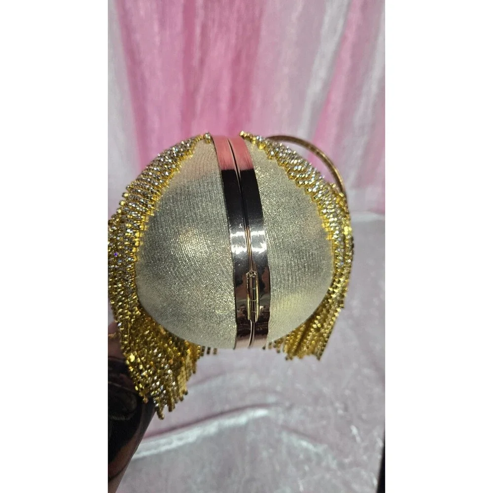 Unbranded clasp closure